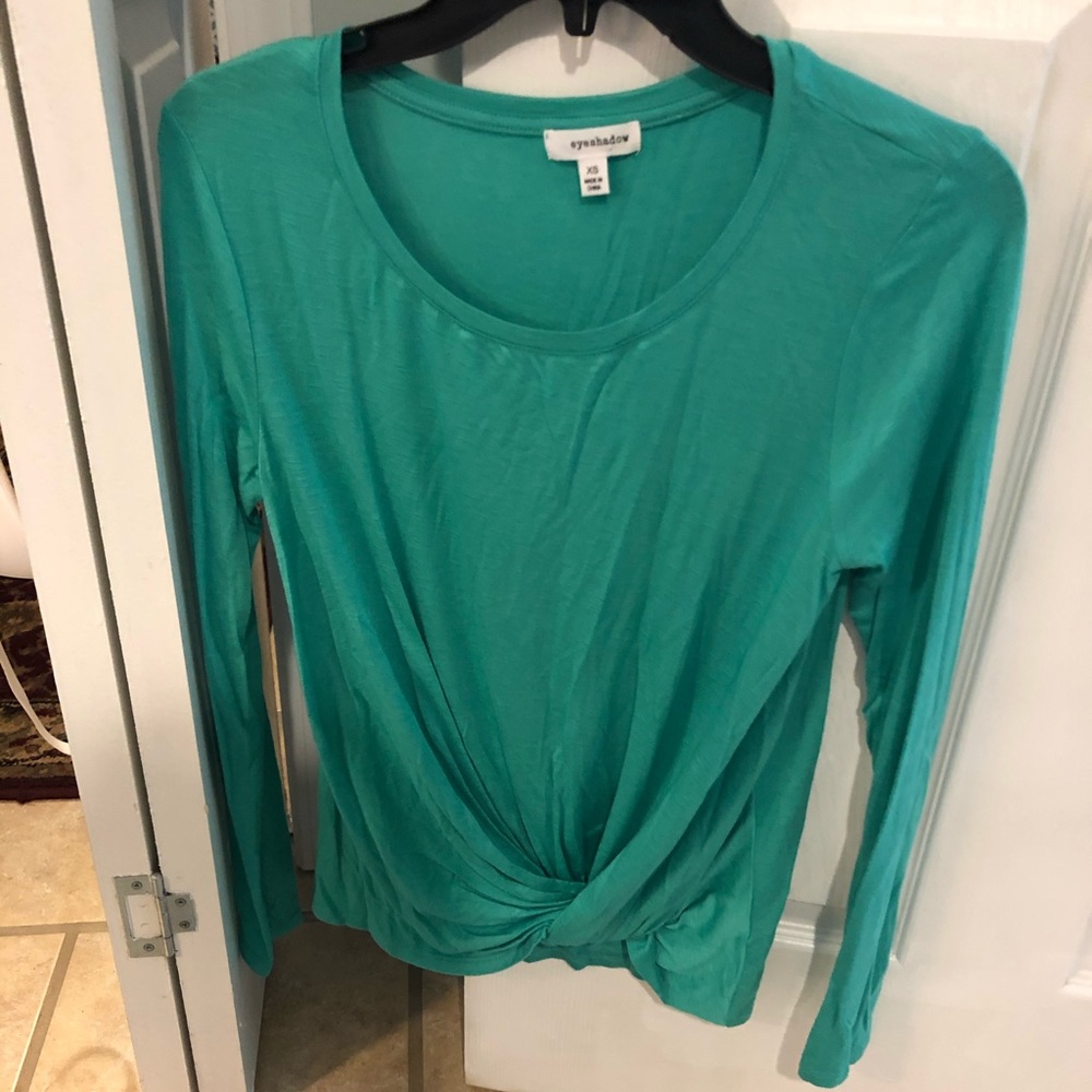 Tie in the front shirt